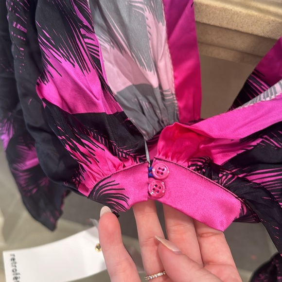 RETROFETE Clarisa Silk Top in Sunset Palm Print NWT size xs - Picture 6 of 6